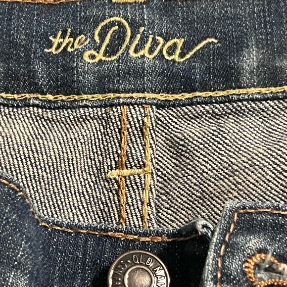 Diva Short Style Old Navy Women’s Blue Jeans - Picture 6 of 8
